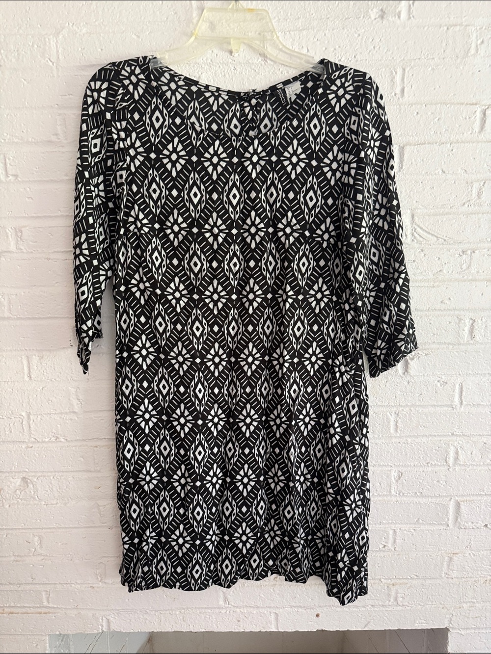 H&M Black and White Geometric Long Sleeve Dress